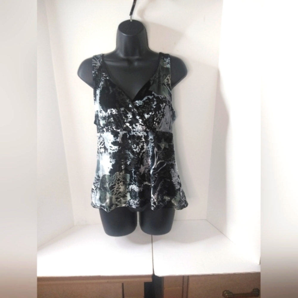 #31 White House Black Market Women's Large Black Velour Tank Top